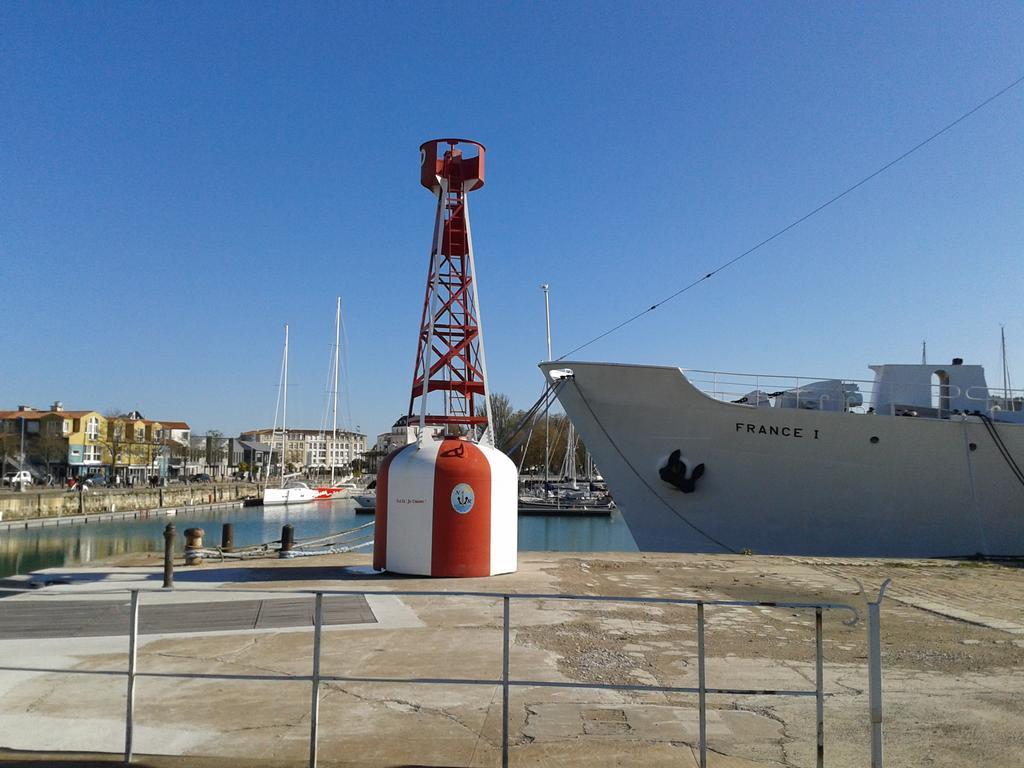 Hotel La Marine, Vieux Port ラ・ロシェル エクステリア 写真